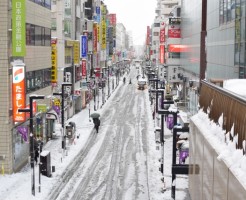 大雪で通勤電車が遅延